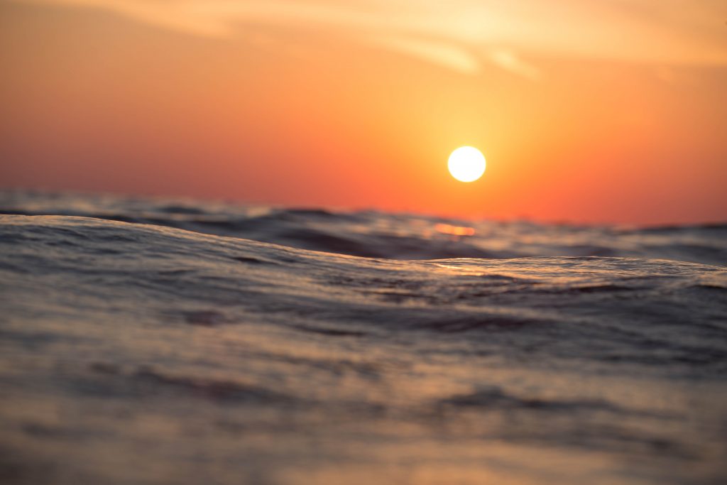 picture of a Sun and Ocean